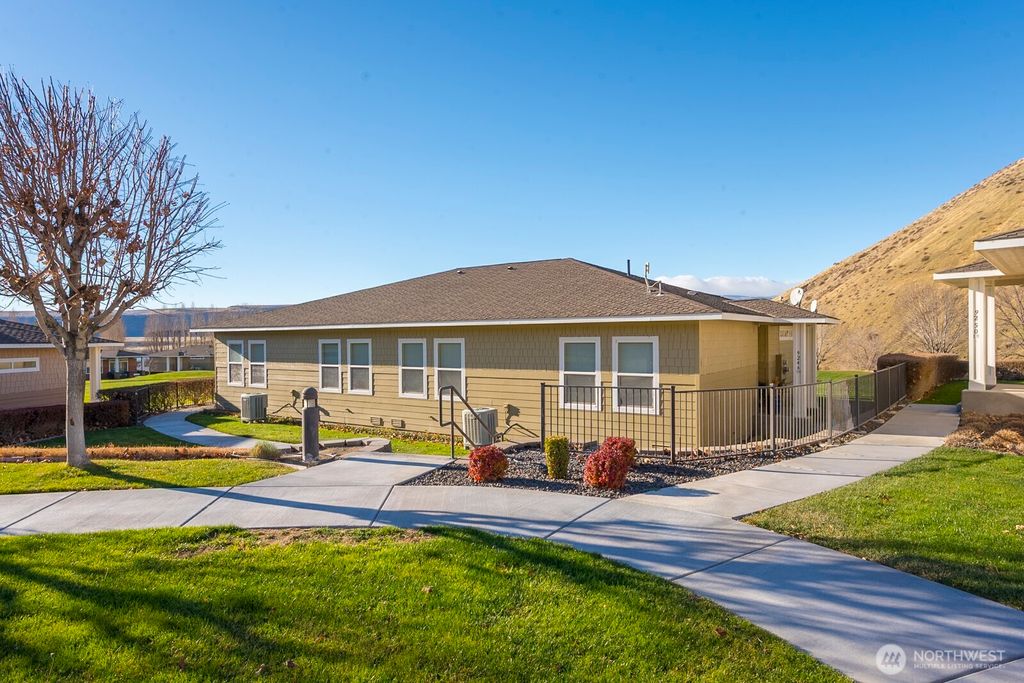 Photo of 9246 NW Canyon Dr Dr #C12, Quincy, WA 98848 (MLS # 2460083)