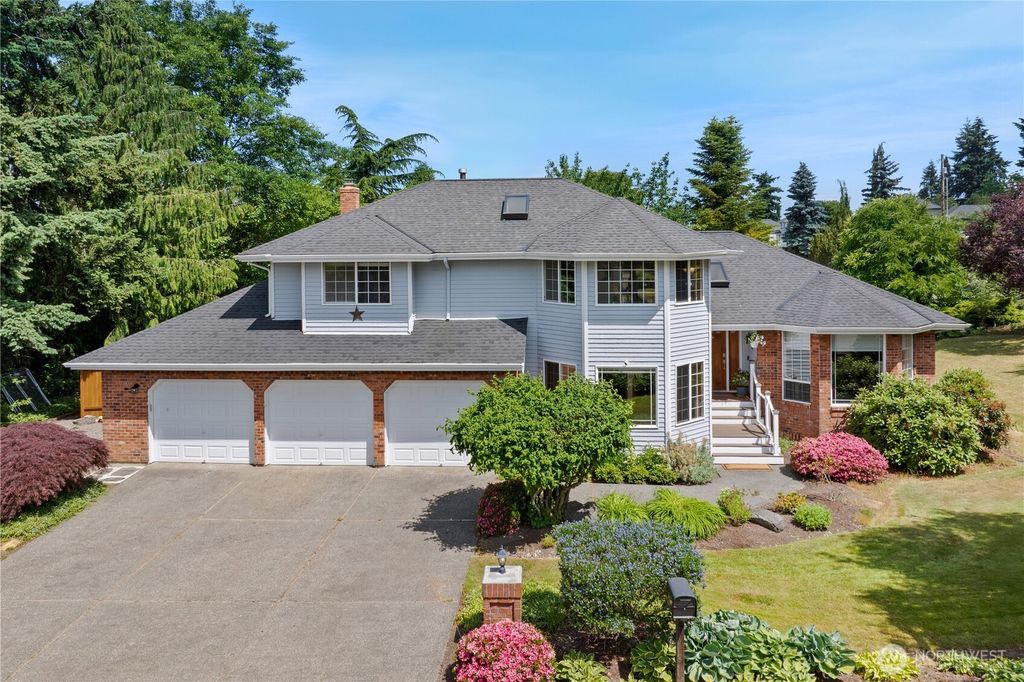 Photo of 1612 SW 304th Street, Federal Way, WA 98023 (MLS # 2390275)