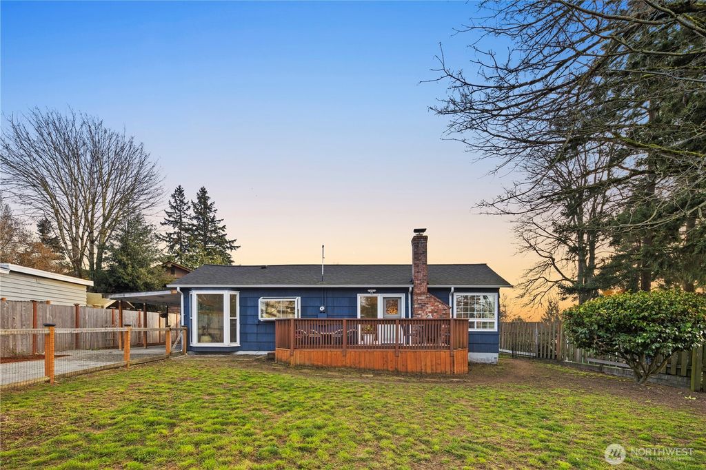 Photo of 2305 S 240th Street, Des Moines, WA 98198 (MLS # 2334829)