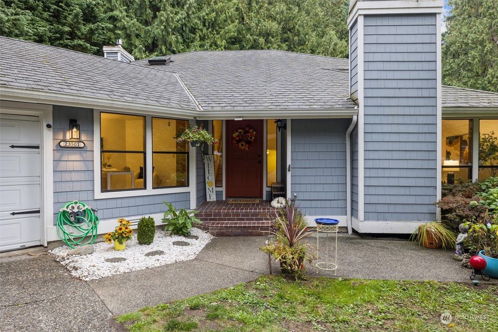 Photo of 23501 34th Avenue W, Brier, WA 98036 (MLS # 2161640)