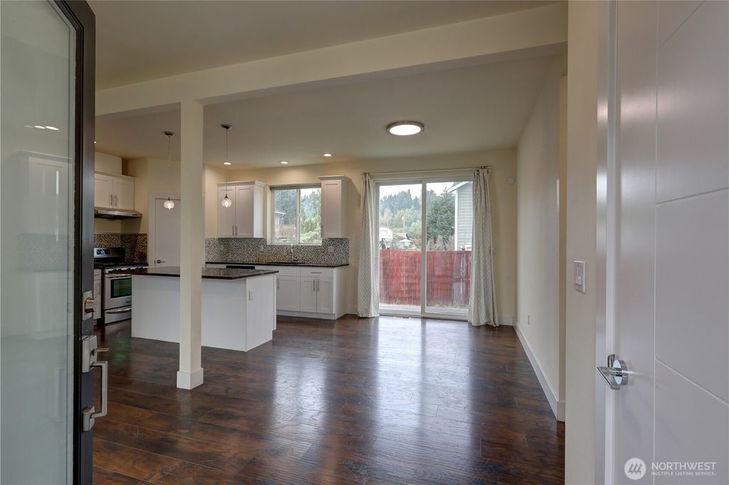 Photo of 129 elise Ct Ct, Pacific, WA 98047 (MLS # 2431889)