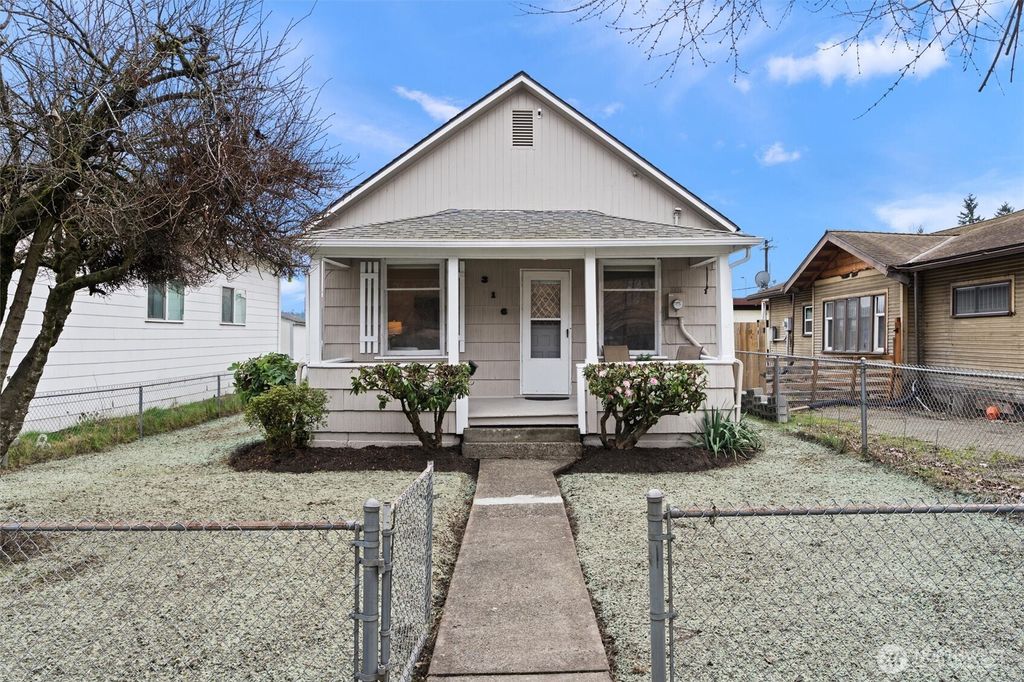 Photo of 316 S Division Street, Auburn, WA 98001 (MLS # 2481341)