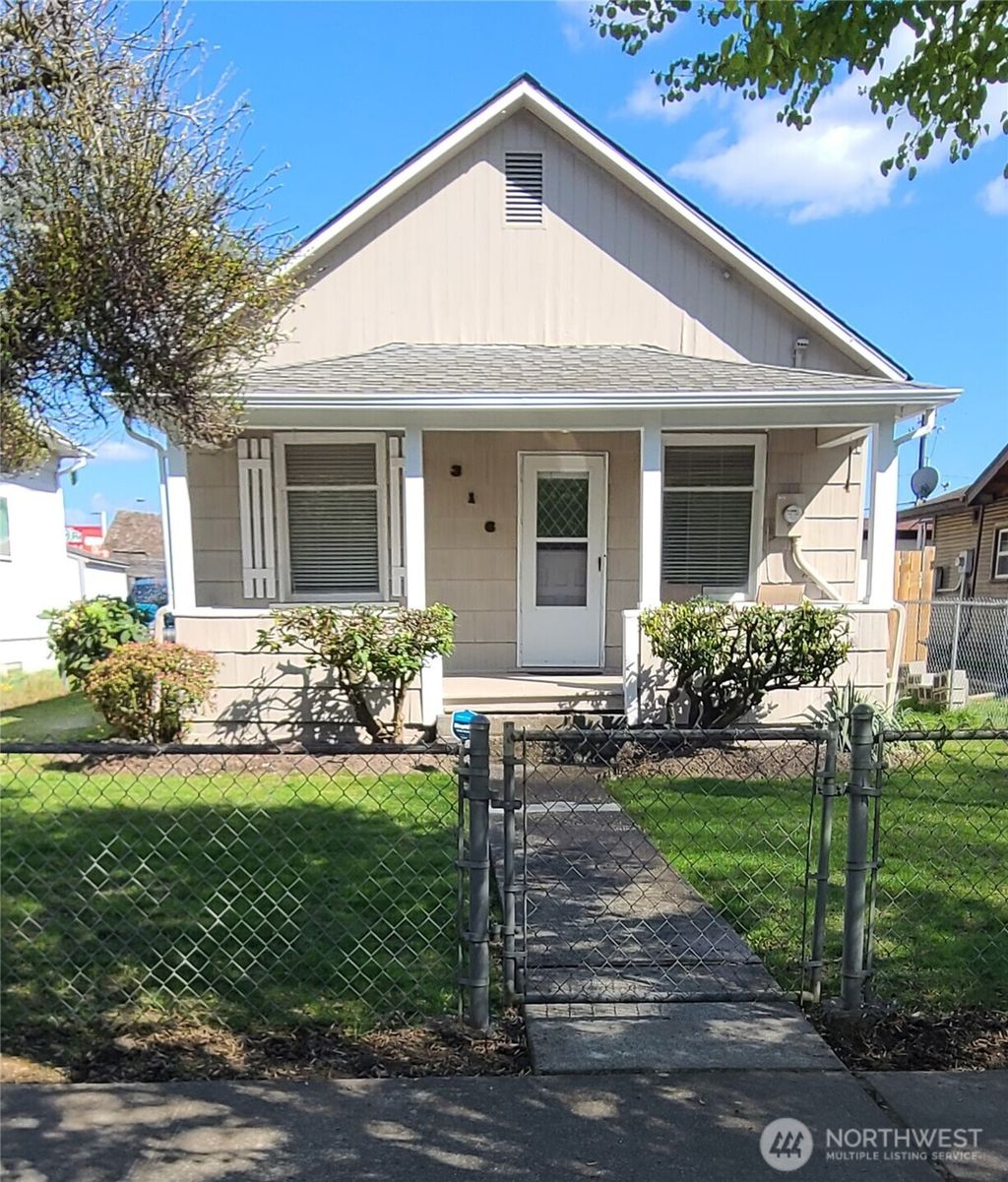 Photo of 316 S Division Street, Auburn, WA 98001 (MLS # 2481341)