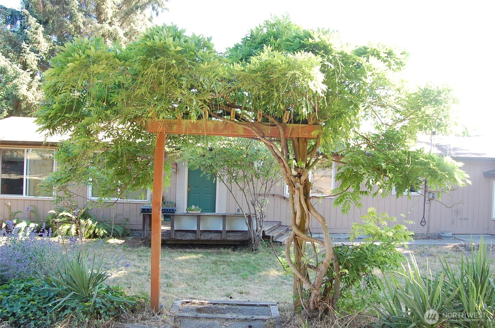 3295 Hastings Avenue