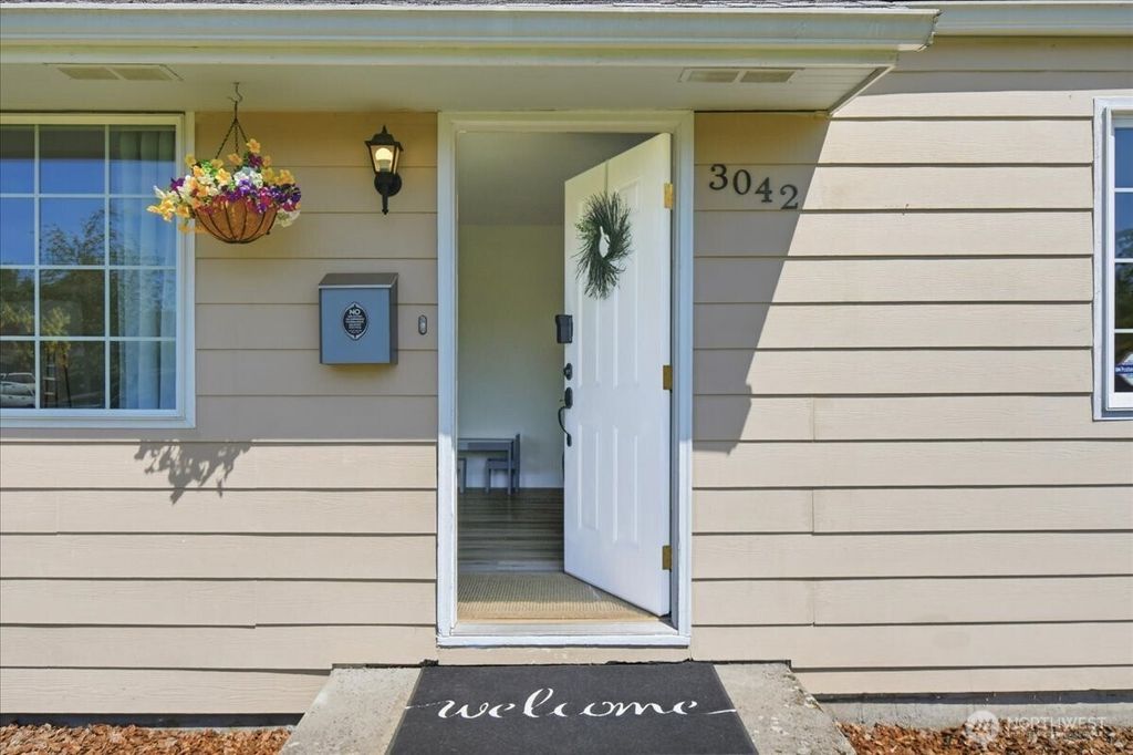 Photo of 3042 Field Street, Longview, WA 98632 (MLS # 2522526)