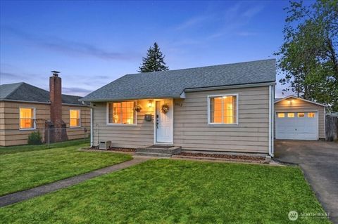 Photo of 3042 Field Street, Longview, WA 98632 (MLS # 2522526)