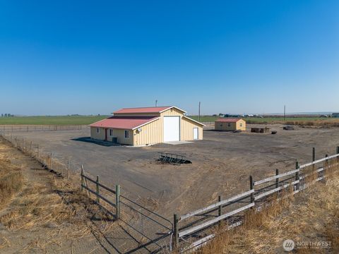 Photo of 321 Kent Way, Eltopia, WA 99330 (MLS # 2442642)