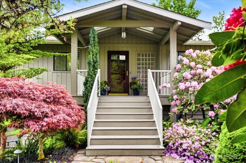 Photo of 4731 NE 201st Place, Lake Forest Park, WA 98155 (MLS # 2549299)