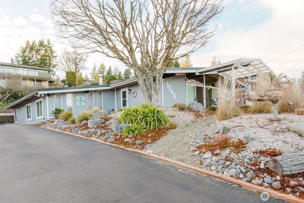 Photo of 1046 Puget Drive SE, Port Orchard, WA 98366 (MLS # 2485838)