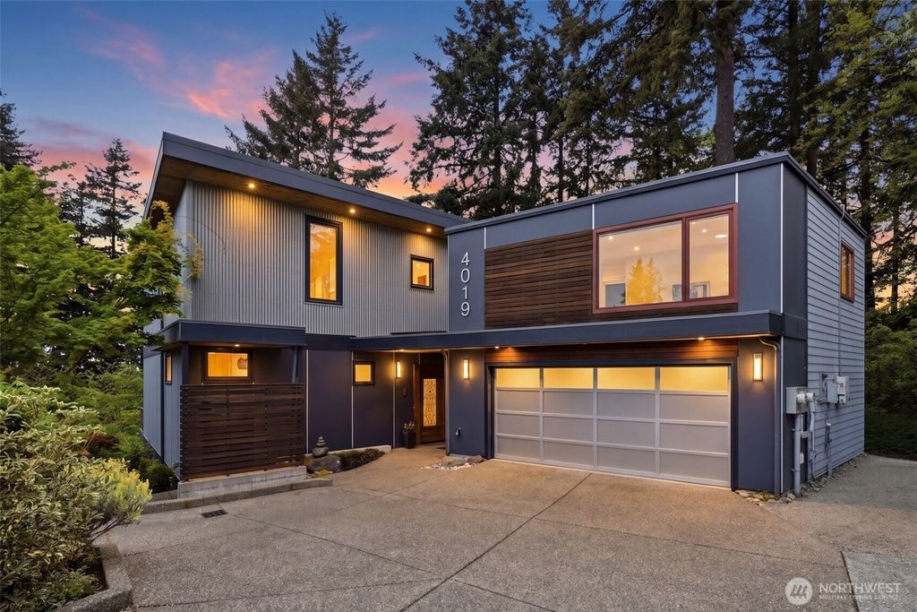 Photo of 4019 131st Place SE, Bellevue, WA 98006 (MLS # 2514284)