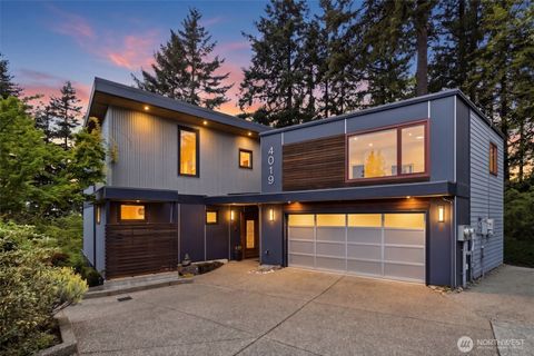 Photo of 4019 131st Place SE, Bellevue, WA 98006 (MLS # 2514284)