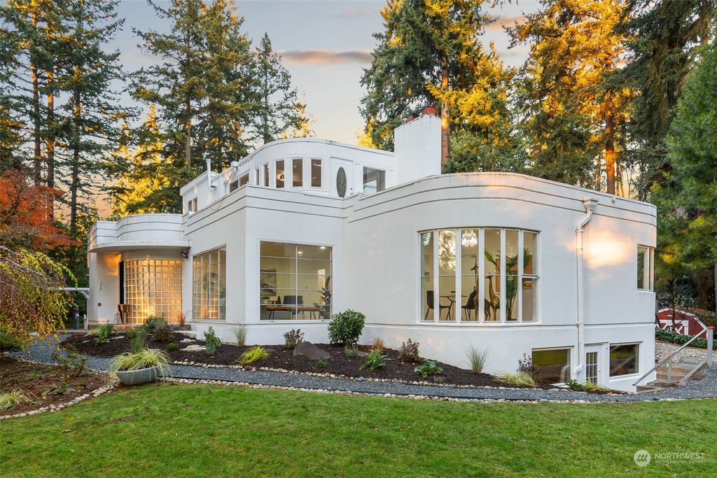 Photo of 2800 122nd Place NE, Bellevue, WA 98005 (MLS # 2181926)