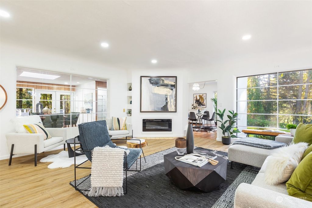 Photo of 2800 122nd Place NE, Bellevue, WA 98005 (MLS # 2181926)