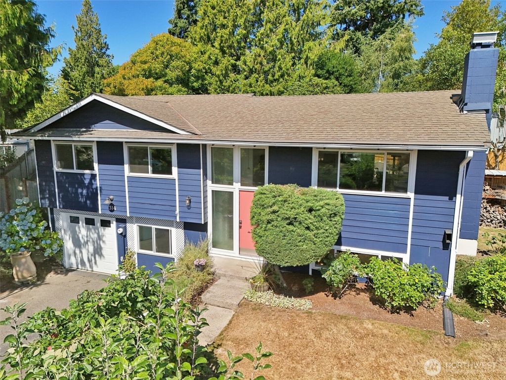 Photo of 314 17th Avenue, Kirkland, WA 98033 (MLS # 2413027)