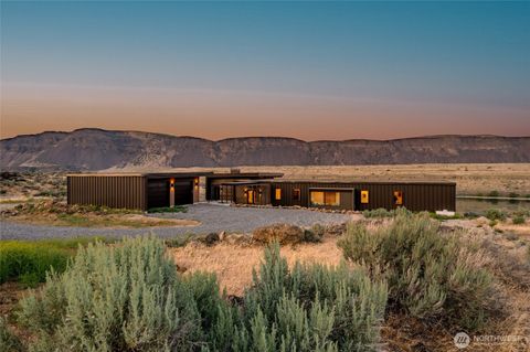 Photo of 671 Ravens Home Lane, Malaga, WA 98828 (MLS # 2501287)