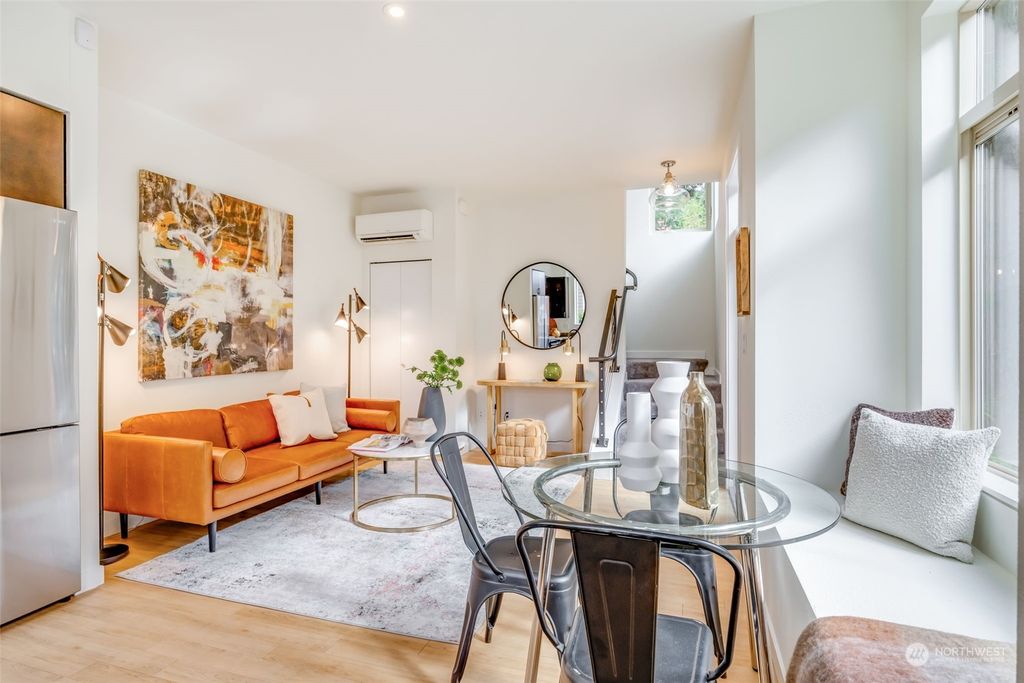 Photo of 1423 NE 86th Street, Seattle, WA 98115 (MLS # 2299441)