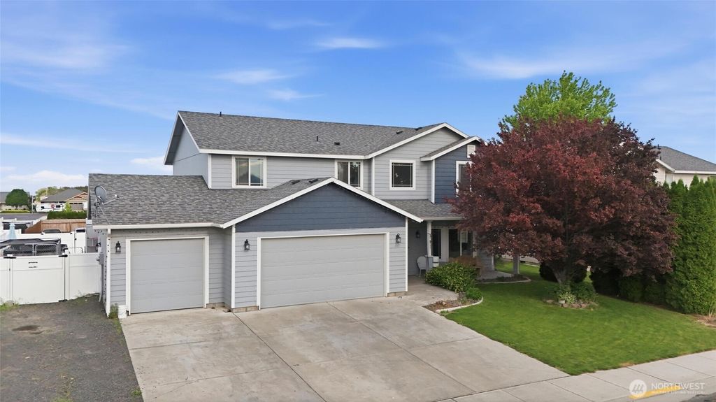 Photo of 802 Willow Avenue NE, Quincy, WA 98848 (MLS # 2510022)
