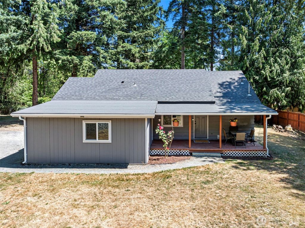 Photo of 37226 1st Avenue SW, Federal Way, WA 98023 (MLS # 2412656)