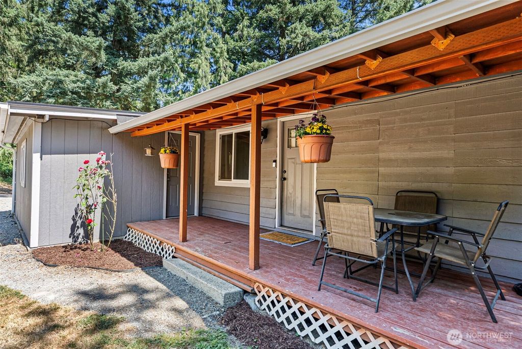 Photo of 37226 1st Avenue SW, Federal Way, WA 98023 (MLS # 2412656)