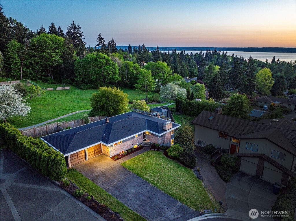 Photo of 17833 3rd Place SW, Normandy Park, WA 98166 (MLS # 2525177)