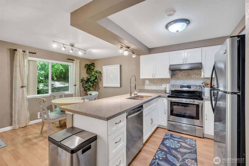 Photo of 4231 NE 5th Street #E101, Renton, WA 98059 (MLS # 2385909)