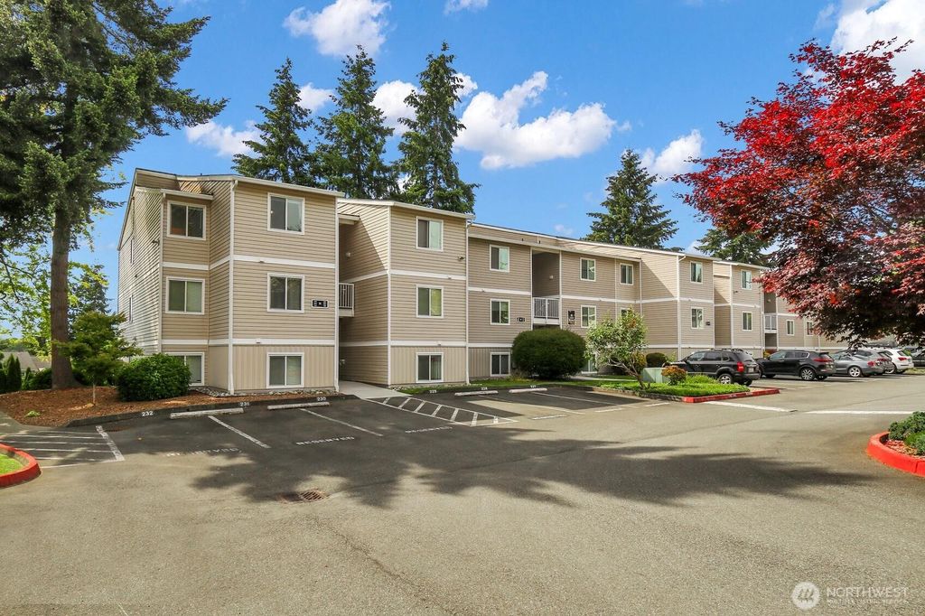 Photo of 12415 NE 130th Court #H310, Kirkland, WA 98034 (MLS # 2534405)