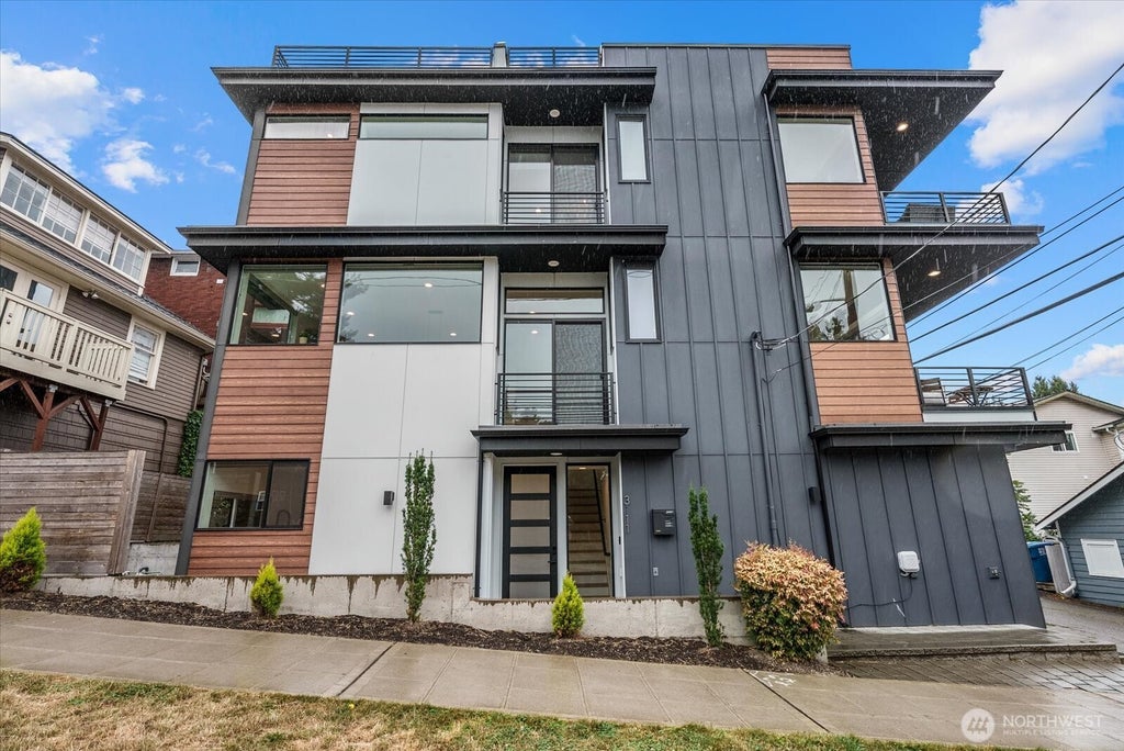Photo of 3111 Queen Anne Avenue N, Seattle, WA 98109 (MLS # 2577461)