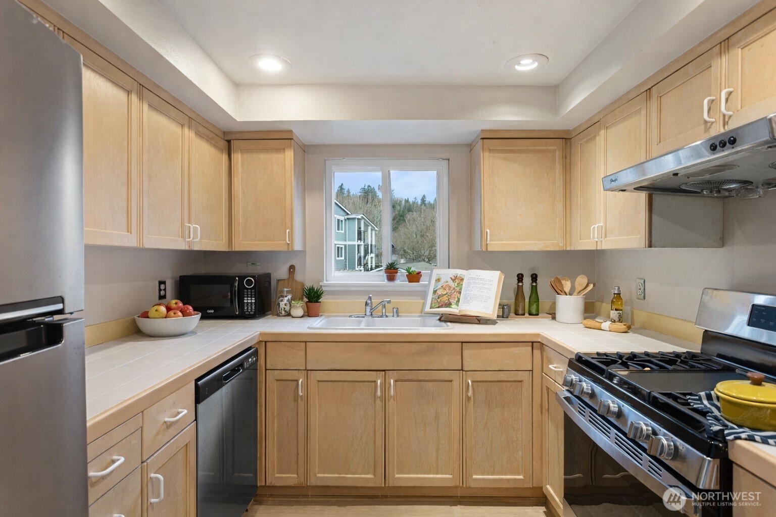 250 NW Dogwood Street C201