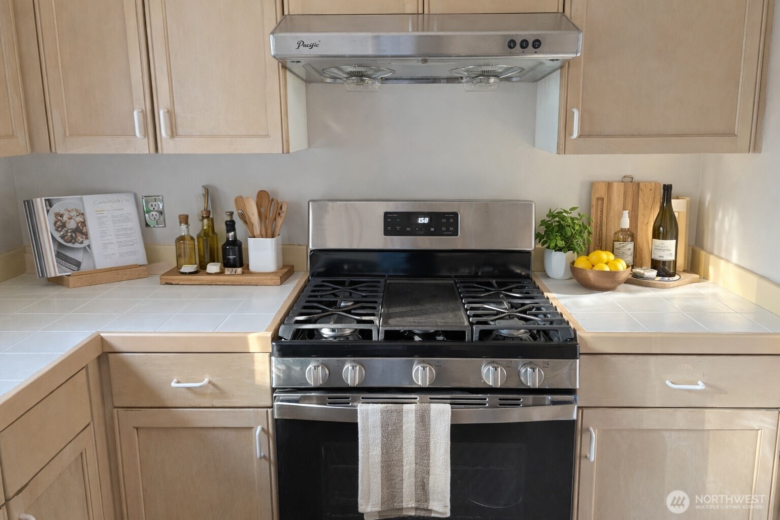 250 NW Dogwood Street C201