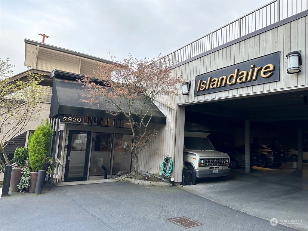 Photo of 2920 76th Avenue SE #103, Mercer Island, WA 98040 (MLS # 2059102)