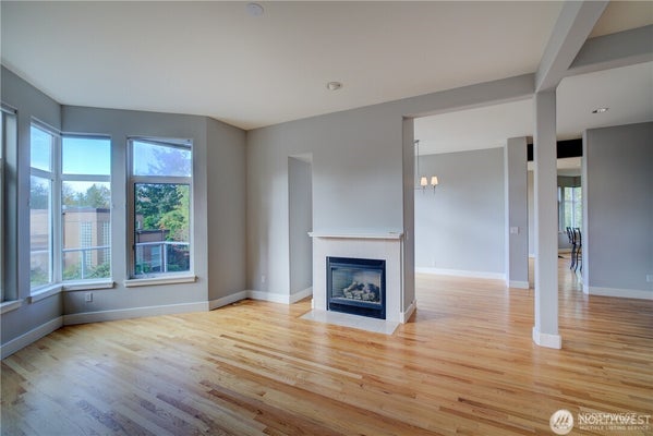9425 110TH PL NE, KIRKLAND, WA 98033 - Image ea00d8b8104dccc3271acf4cb2f3f73a/1015584192