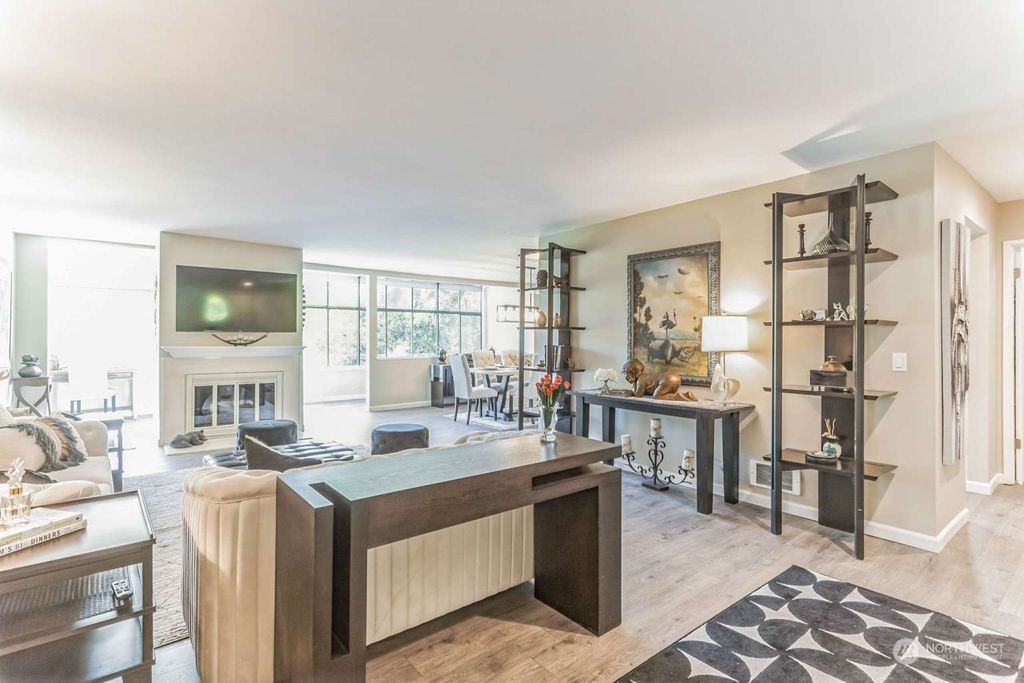 Photo of 7600 SE 29th Street #302, Mercer Island, WA 98040 (MLS # 2243931)