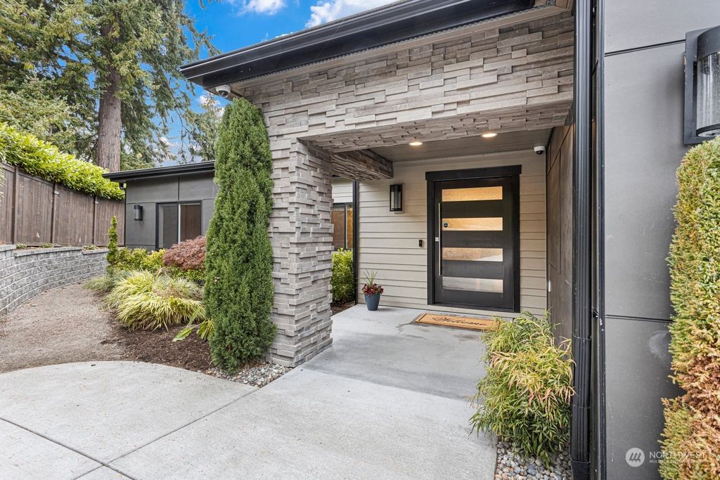Photo of 1804 SW 156th Street, Burien, WA 98166 (MLS # 2004950)