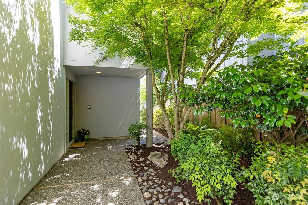 Photo of 18852 SE 42nd Street, Issaquah, WA 98027 (MLS # 2261429)