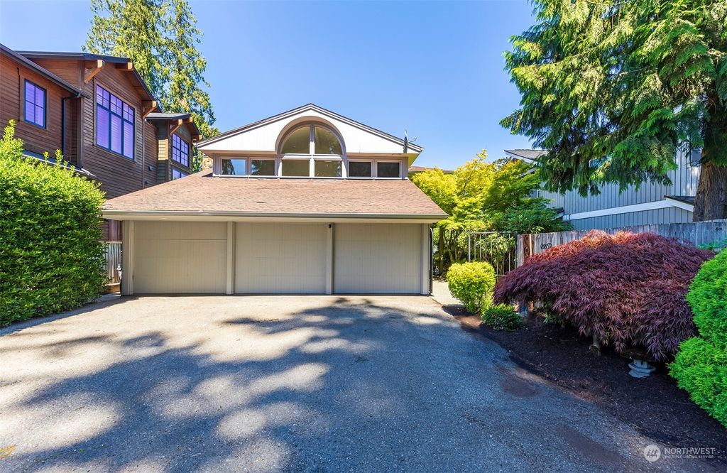 Photo of 18852 SE 42nd Street, Issaquah, WA 98027 (MLS # 2261429)