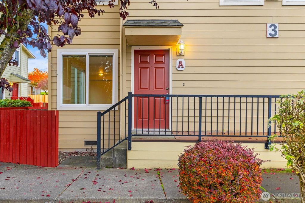 Photo of 2902 13th Street #3A, Everett, WA 98201 (MLS # 2460296)
