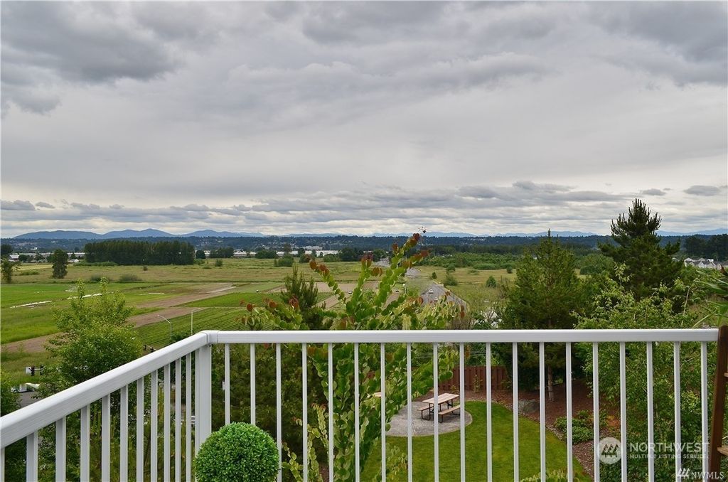 Photo of 4065 S 212th Court #F, SeaTac, WA 98198 (MLS # 2164063)