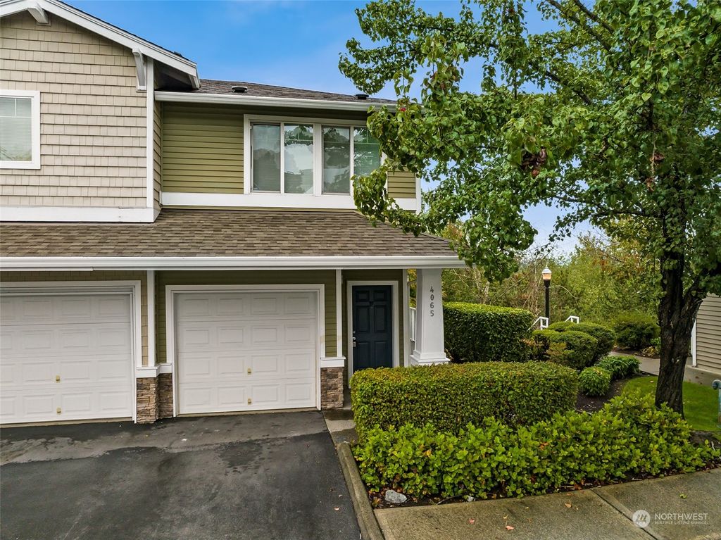 Photo of 4065 S 212th Court #F, SeaTac, WA 98198 (MLS # 2164063)