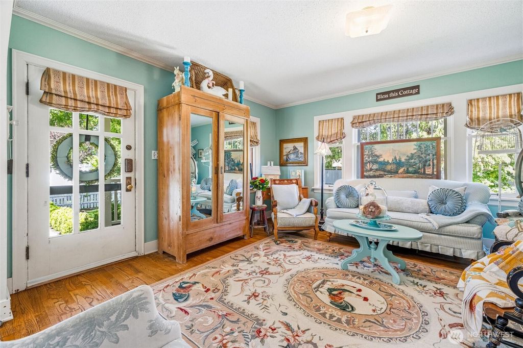 Photo of 214 15th Street, Lynden, WA 98264 (MLS # 2529007)