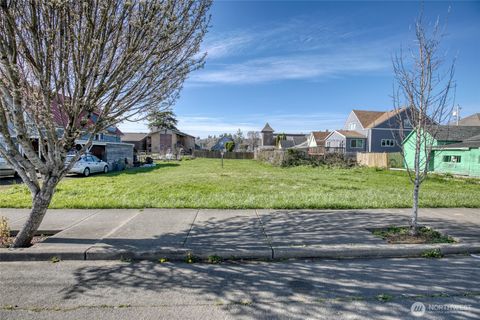 Photo of 410 6th Street, Hoquiam, WA 98550 (MLS # 2517002)