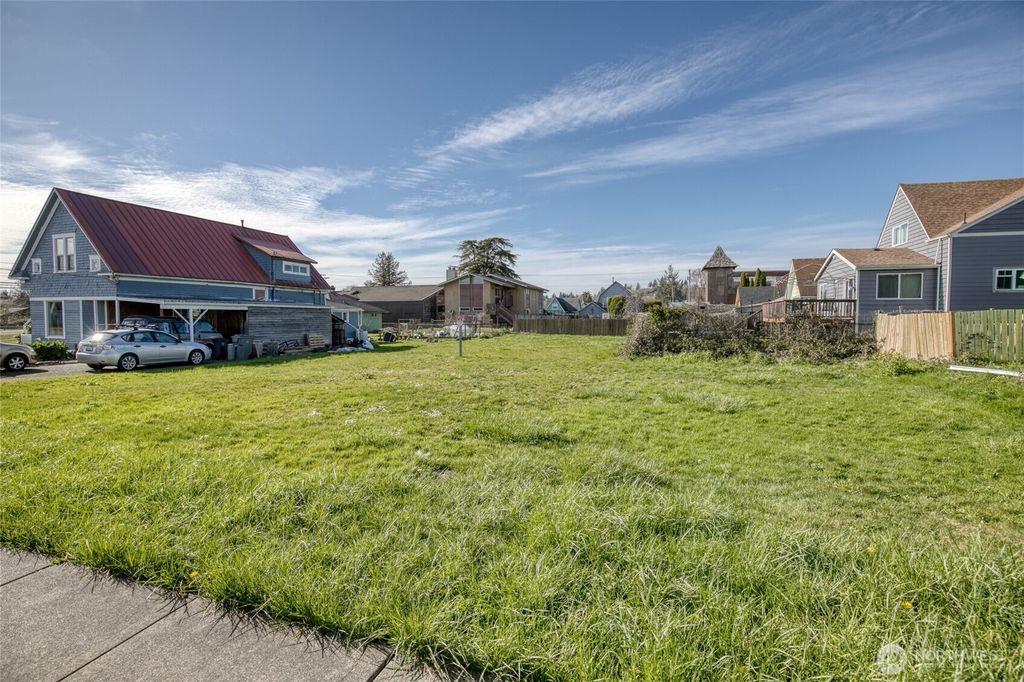 Photo of 410 6th Street, Hoquiam, WA 98550 (MLS # 2517002)