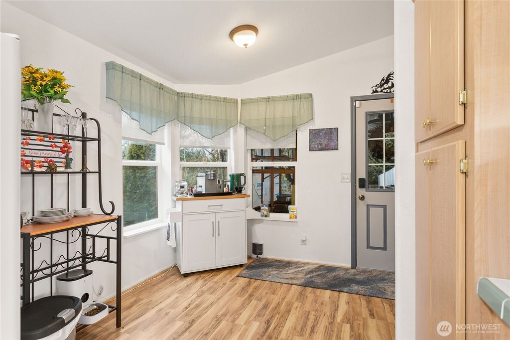listing image 9369142538041273721