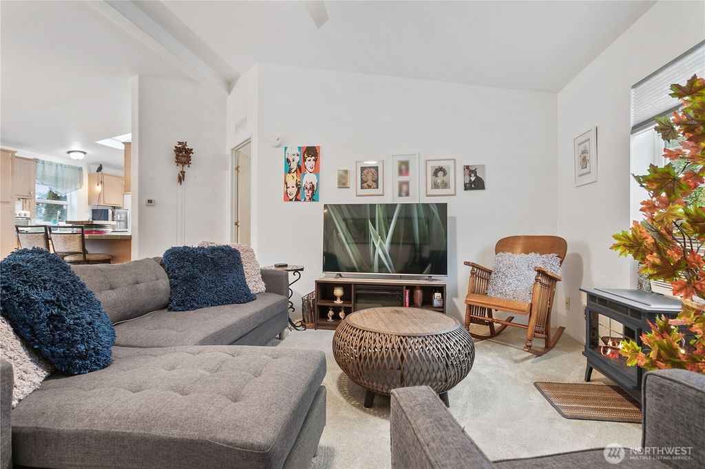 listing image 9369130226386872509
