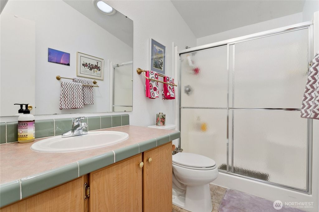 listing image 9361345992831629442