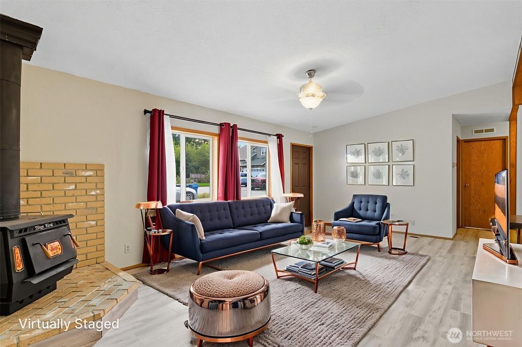 Photo of 11120 SE 234th Place Pl, Kent, WA 98031 (MLS # 2440981)
