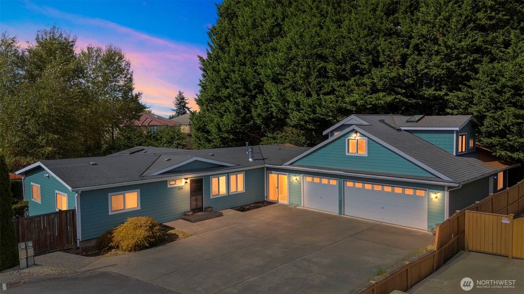 Photo of 11120 SE 234th Place Pl, Kent, WA 98031 (MLS # 2440981)