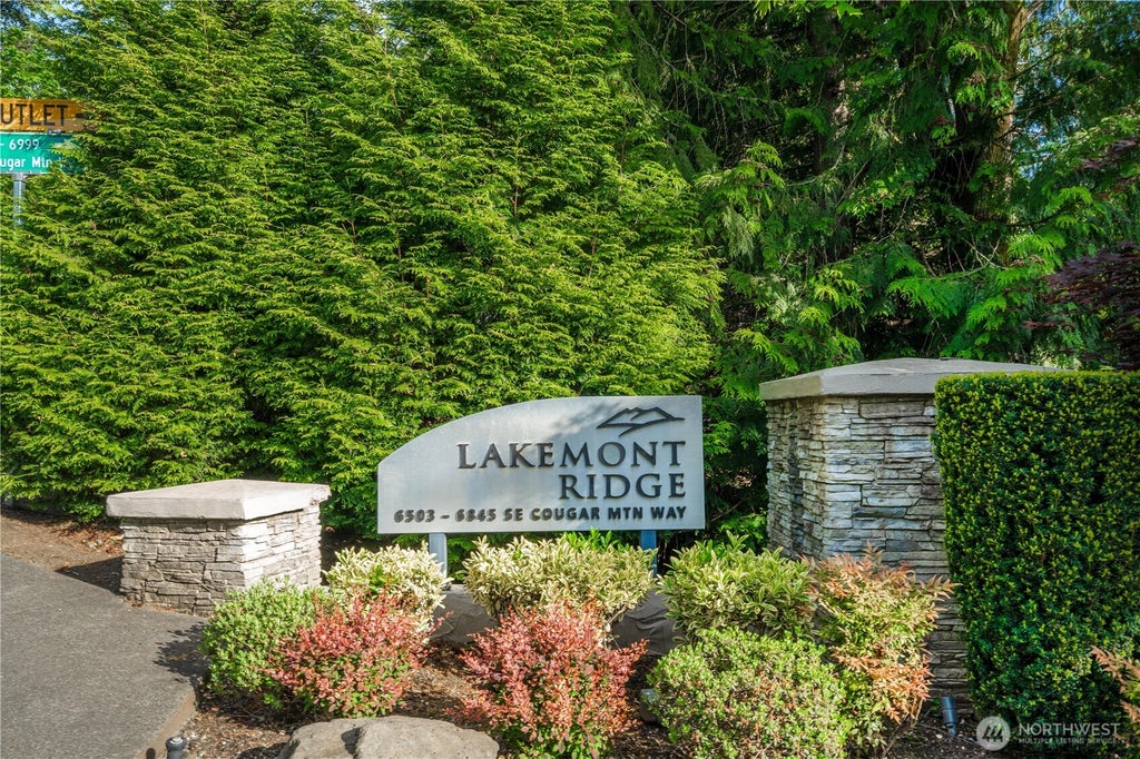 Photo of 6825 SE Cougar Mountain Way, Bellevue, WA 98006 (MLS # 2589029)