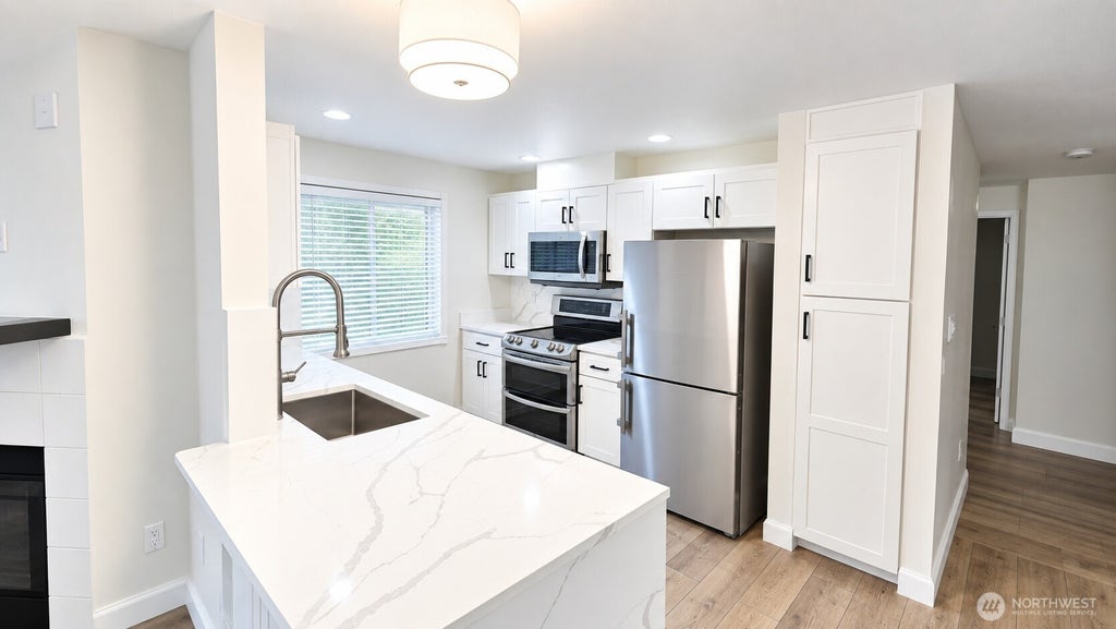 Photo of 6825 SE Cougar Mountain Way, Bellevue, WA 98006 (MLS # 2589029)