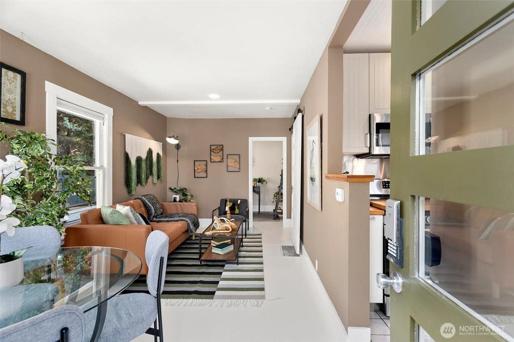 Photo of 917 NE 72nd Street, Seattle, WA 98115 (MLS # 2573022)