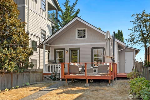 Photo of 917 NE 72nd Street, Seattle, WA 98115 (MLS # 2573022)